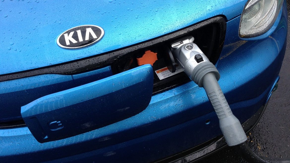 dc-fast-charging-2015-kia-soul-ev_100493782