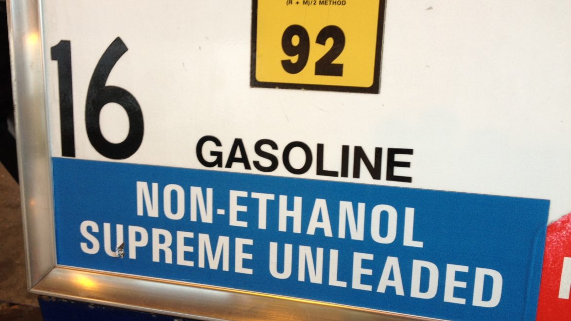 non-ethanol-gasoline-pump_100408675